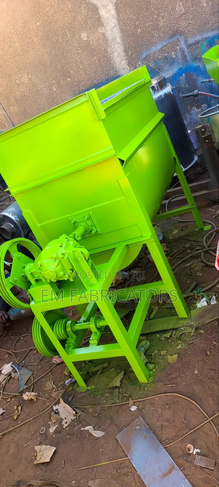 500kg Diesel Engine Powered Animal Feeds Mixer. Feeds Mixer