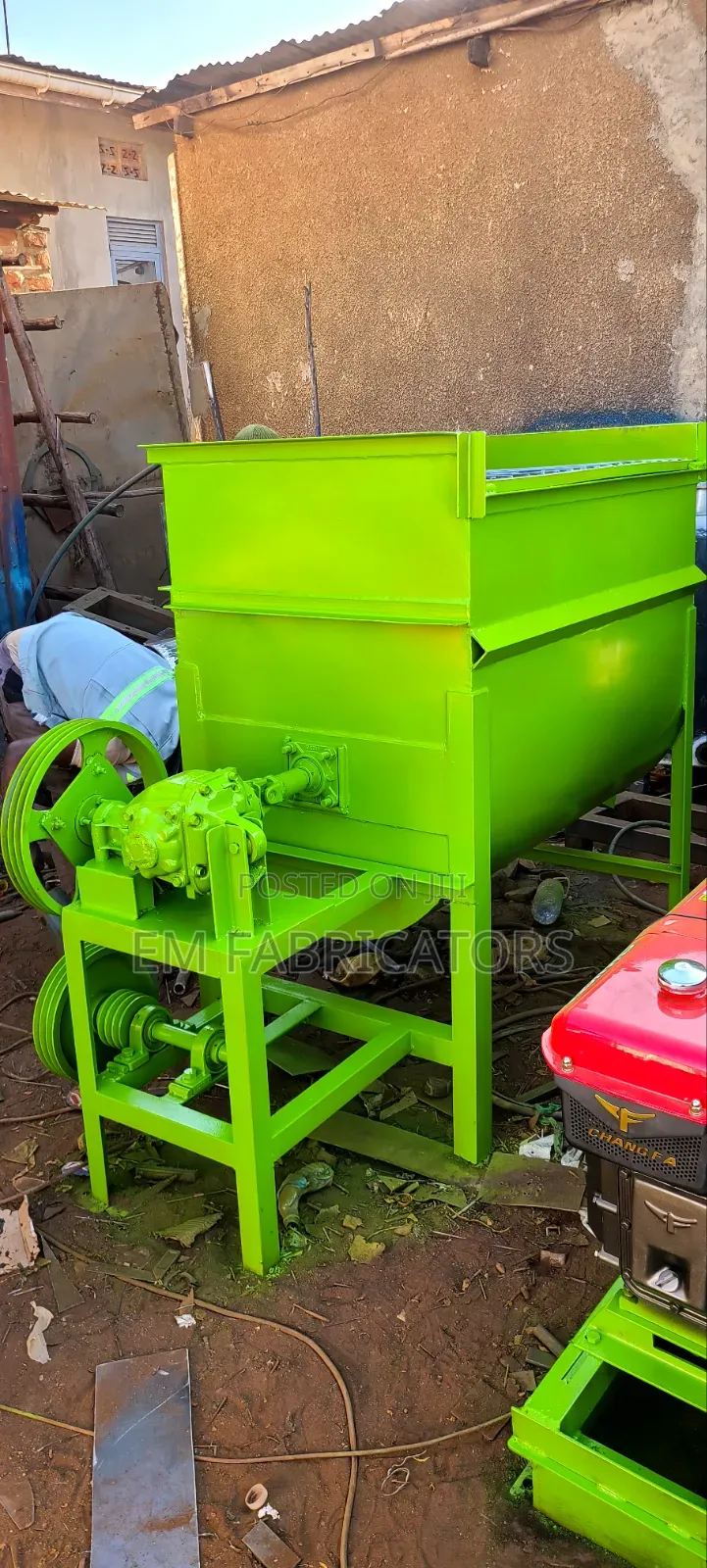 500kg Diesel Engine Powered Animal Feeds Mixer. Feeds Mixer