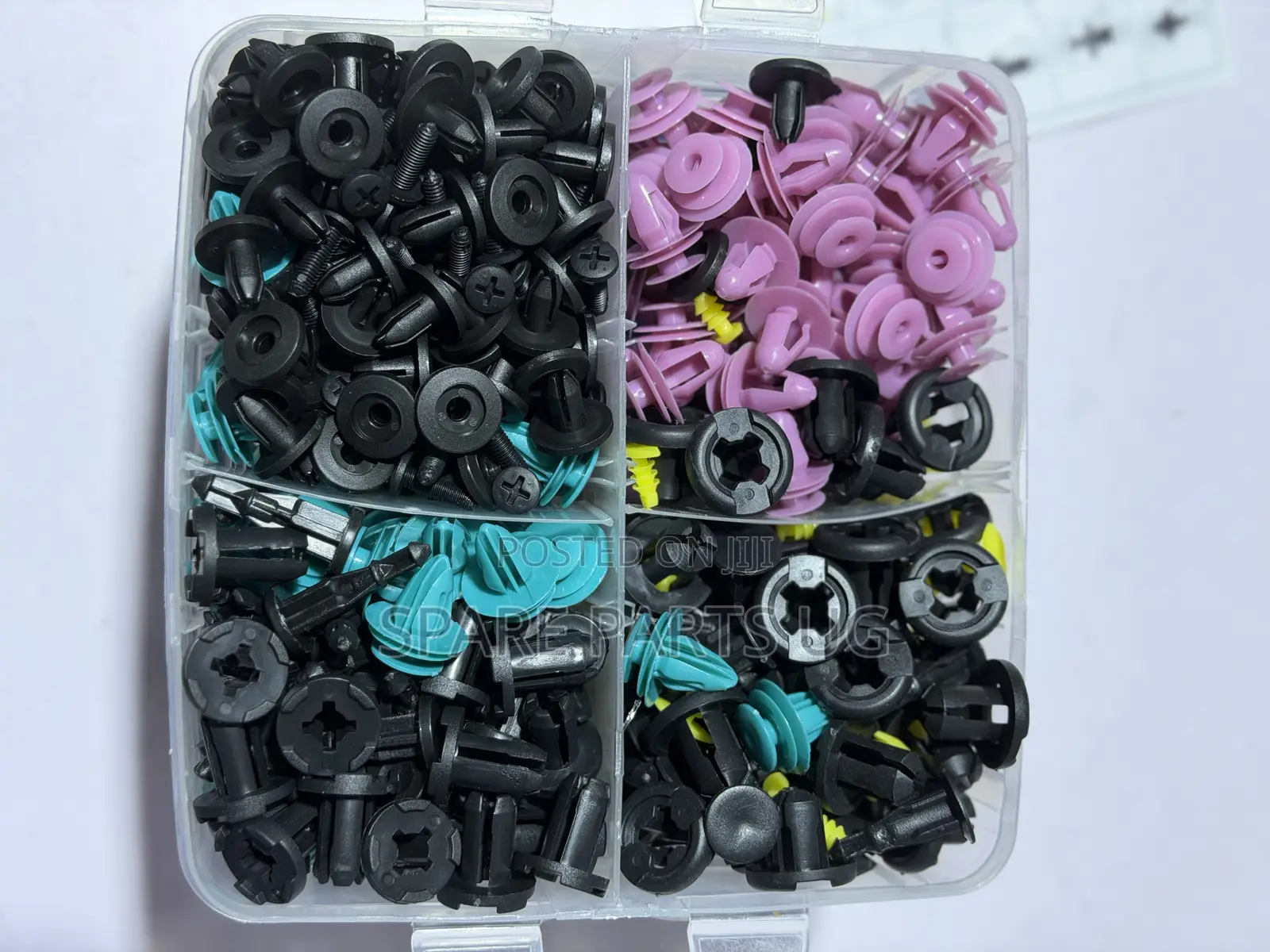 Retainer / Fastener Clips 680pcs