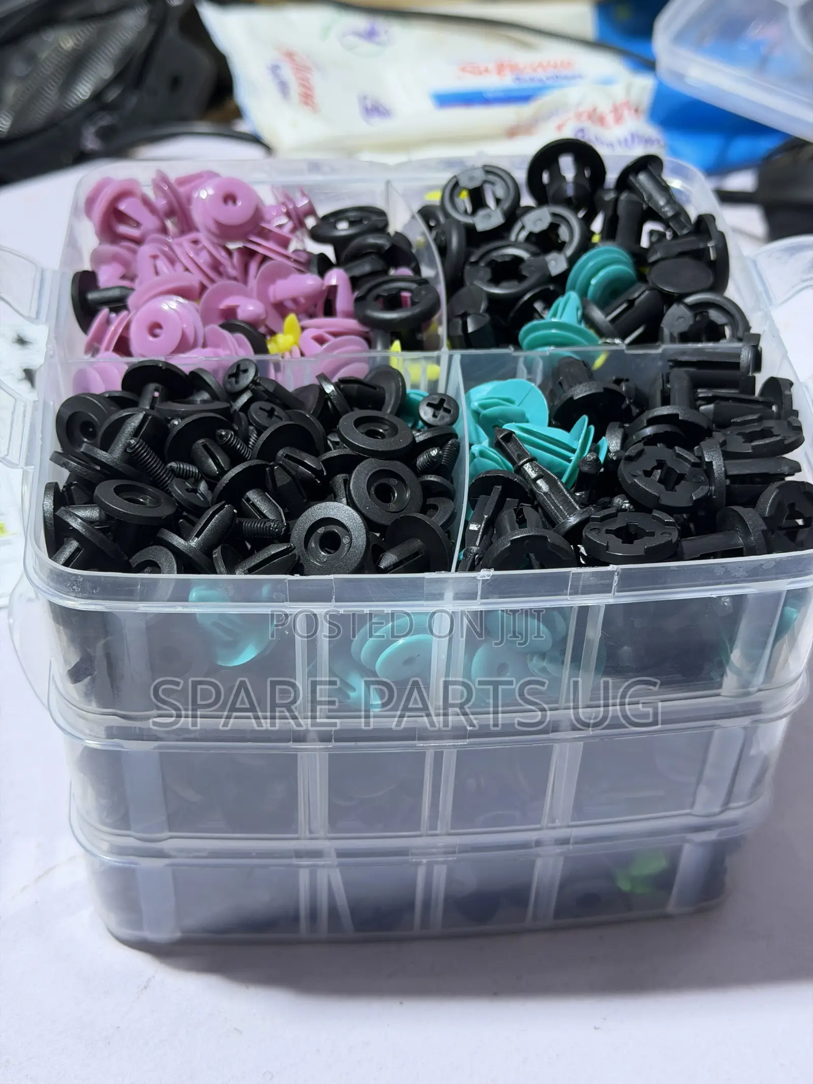 Retainer / Fastener Clips 680pcs