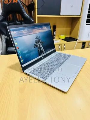 New Laptop HP Pavilion 15-cs3063cl 8GB Intel Core i5 SSD 512GB