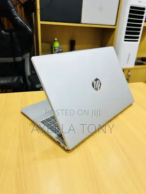 New Laptop HP Pavilion 15-cs3063cl 8GB Intel Core i5 SSD 512GB