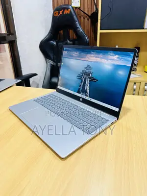 New Laptop HP Pavilion 15-cs3063cl 8GB Intel Core i5 SSD 512GB