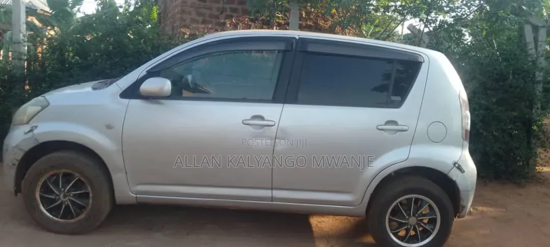 Toyota Passo 2005 Silver