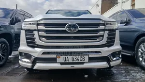 Toyota Land Cruiser Prado 2023 White