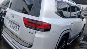 Toyota Land Cruiser Prado 2023 White