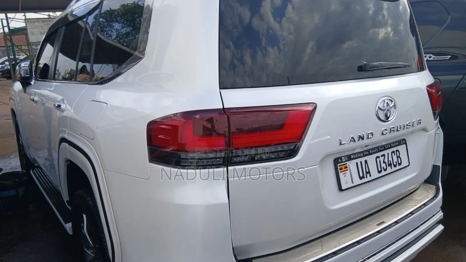 Toyota Land Cruiser Prado 2023 White