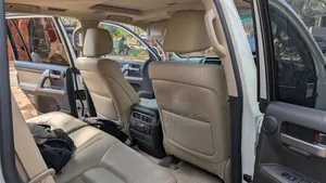 Toyota Land Cruiser 2012 White