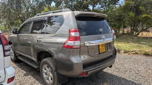 Toyota Land Cruiser Prado 2014