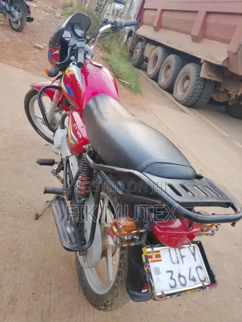 Bajaj CT 125X 2023
