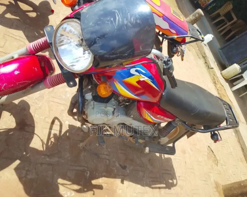 Bajaj CT 125X 2023