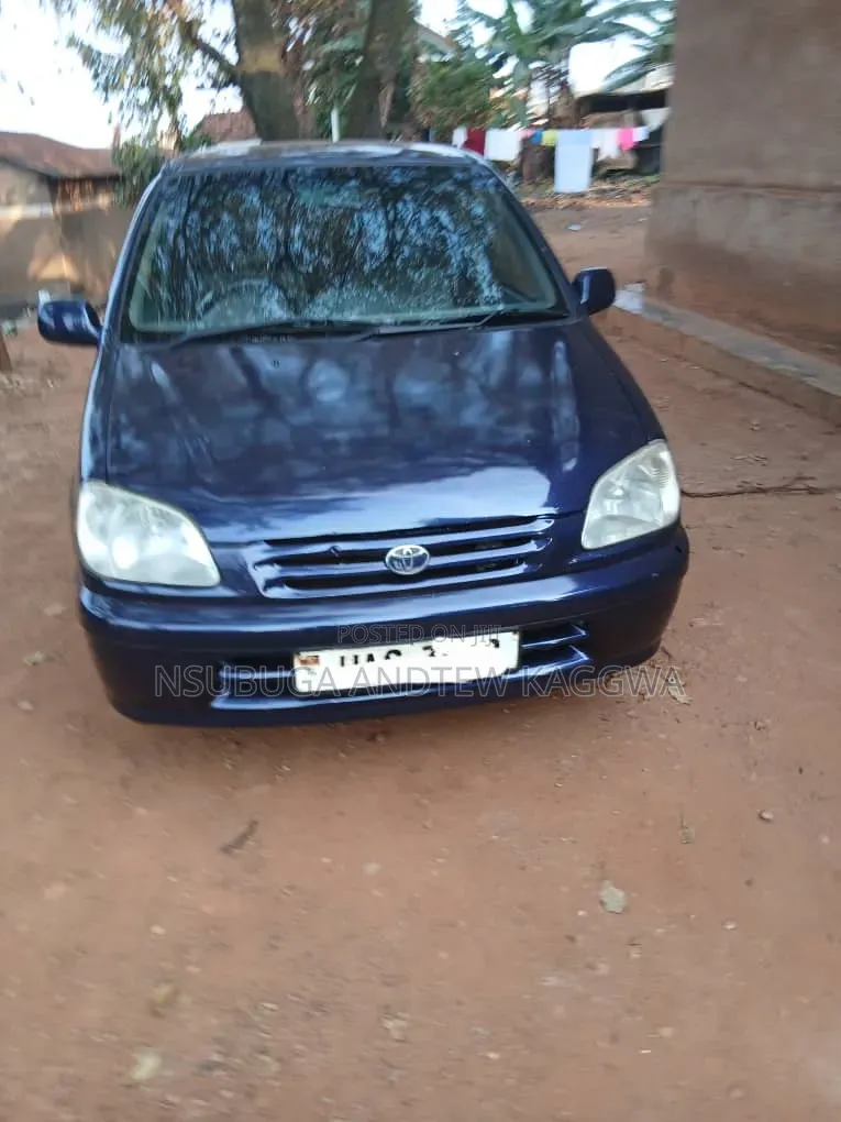 Toyota Raum 1998 Blue
