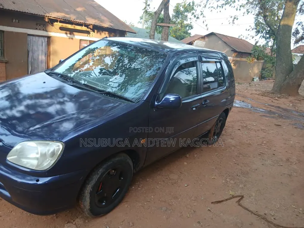 Toyota Raum 1998 Blue