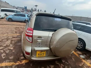 Toyota RAV4 2011 Gold