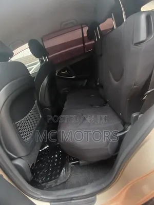 Toyota RAV4 2011 Gold