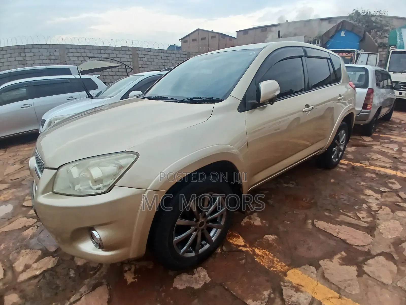 Toyota RAV4 2011 Gold