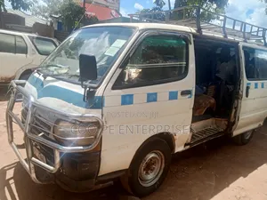 Toyota HiAce 1999 White