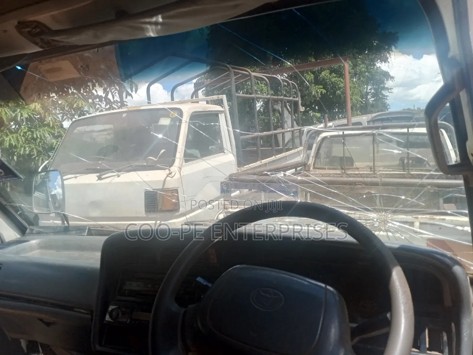 Toyota HiAce 1999 White