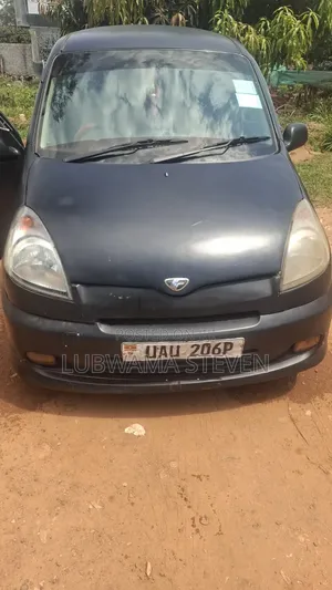 Toyota Fun Cargo 2004 Black