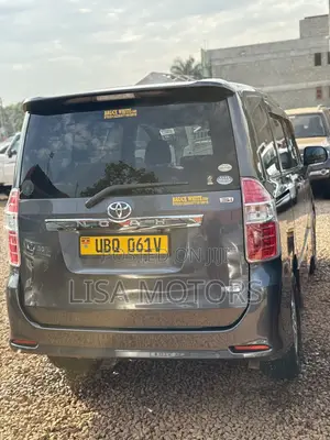 Toyota Noah 2.0 143hp AWD (8 Seater) 2008 Gray