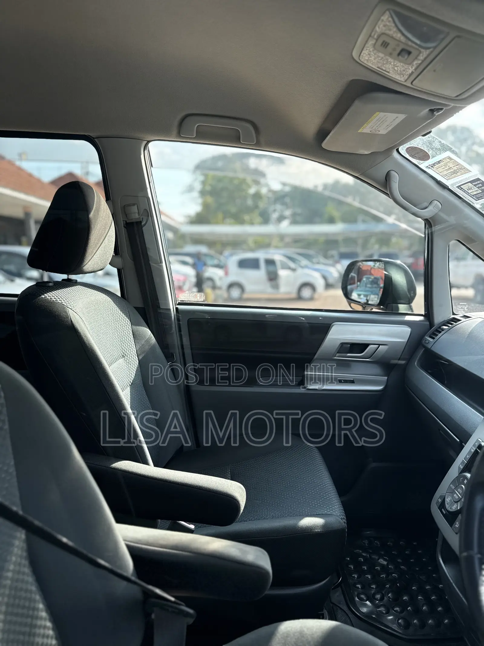 Toyota Noah 2.0 143hp AWD (8 Seater) 2008 Gray