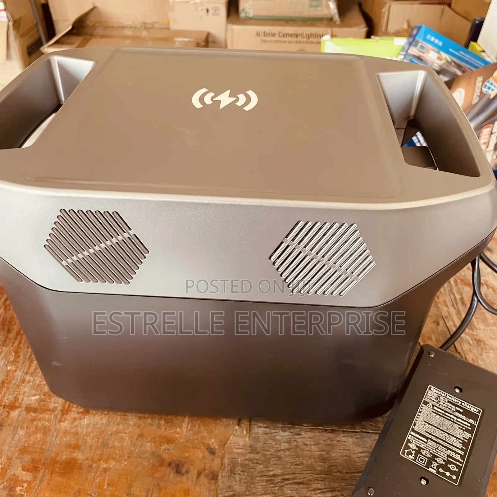 1500W Portable  Power  Station  25.6V LifePO4 Solar Generator