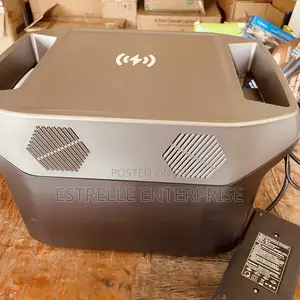 1500W Portable  Power  Station  25.6V LifePO4 Solar Generator