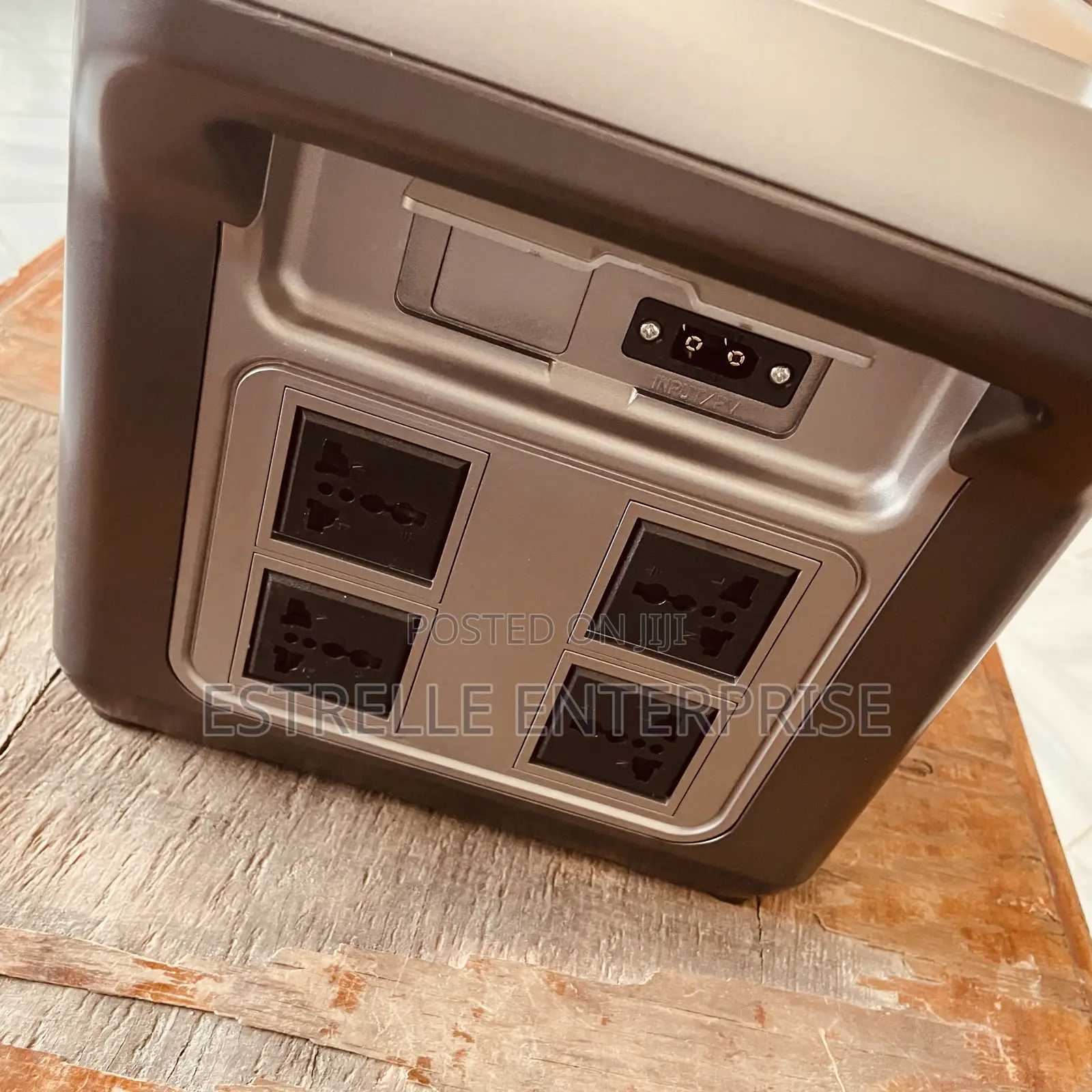1500W Portable  Power  Station  25.6V LifePO4 Solar Generator