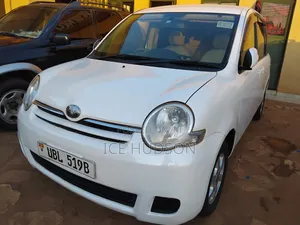 Toyota Sienta 2010 White