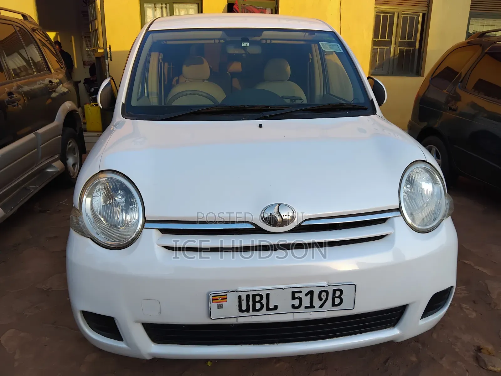 Toyota Sienta 2010 White