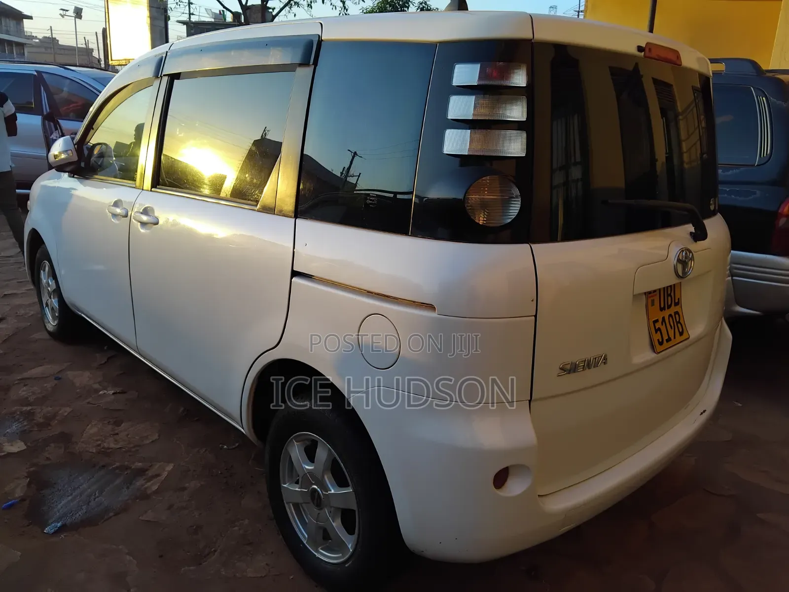 Toyota Sienta 2010 White