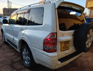 Mitsubishi Pajero 2006 White