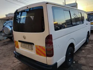 Toyota HiAce 2007 White