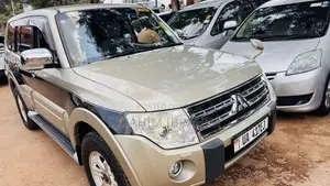 Mitsubishi Pajero 2011 Gold