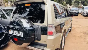 Mitsubishi Pajero 2011 Gold