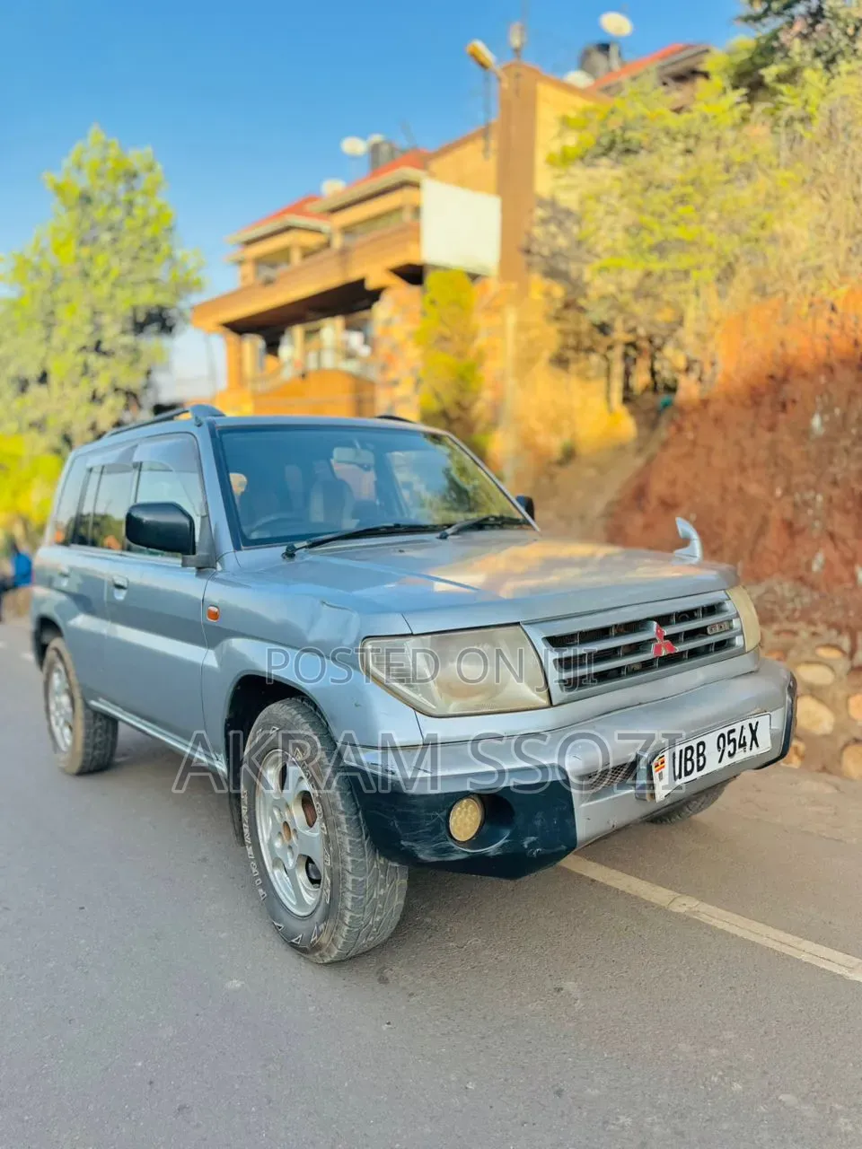 Mitsubishi Pajero 2000 Silver