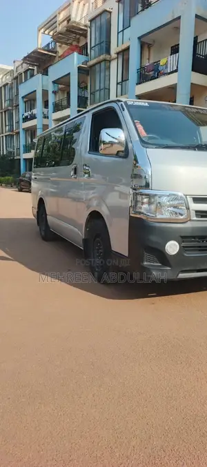 Toyota HiAce 2013 Silver