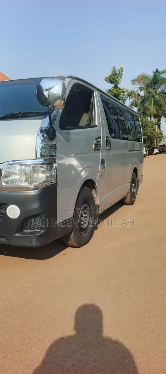 Toyota HiAce 2013 Silver