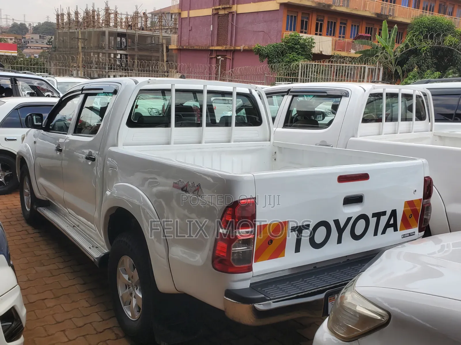 Toyota Hilux 2012 White