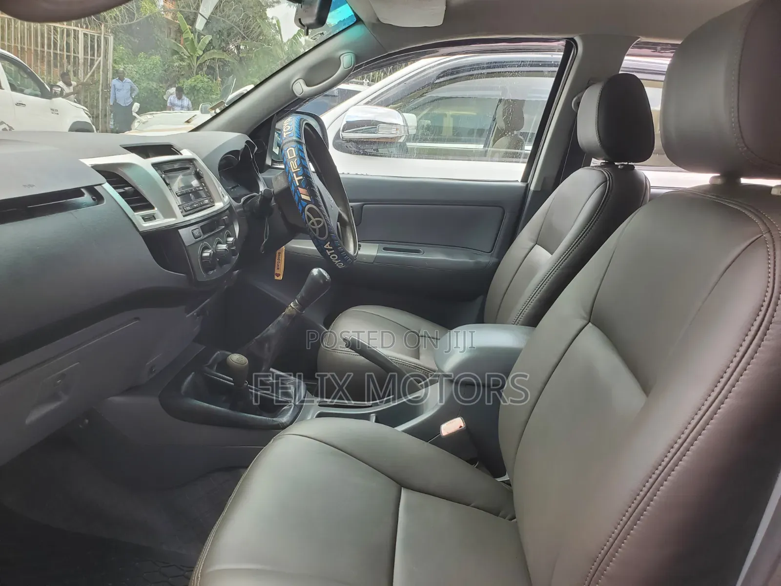 Toyota Hilux 2012 White