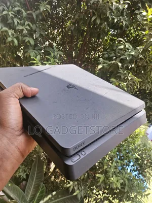 PlayStation 4slim