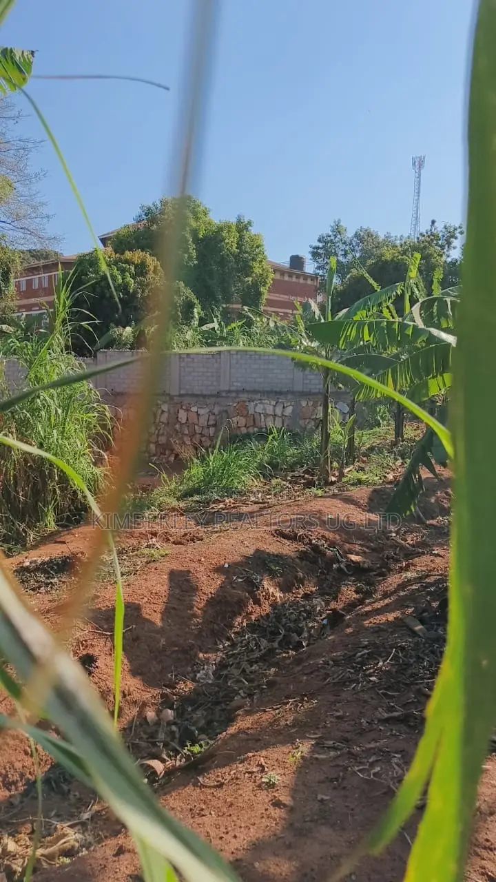 🔥🔥 35 Decimals of Prime Land for Sale in Kawempe Ttula! 🔥🔥