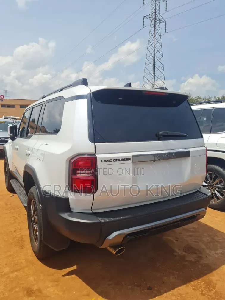 Toyota Land Cruiser Prado 2015 White