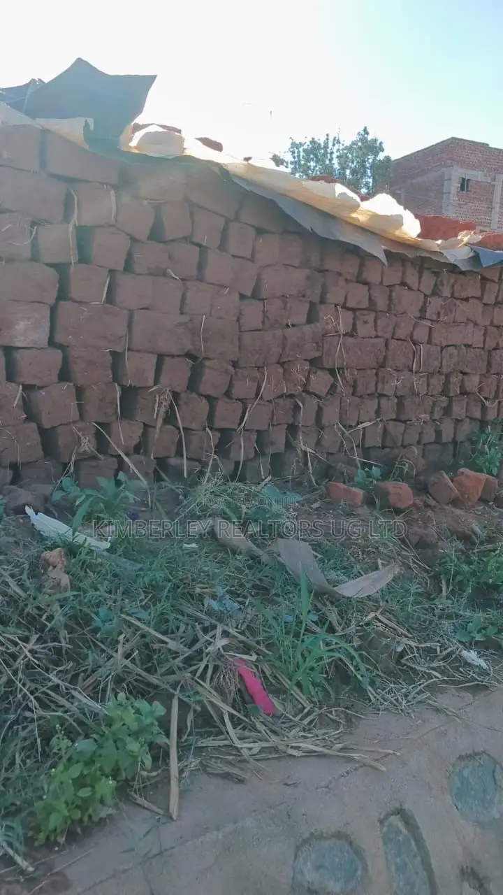 🔥🔥 Prime Commercial Plot for Sale in Kawempe Ttula! 🔥🔥
