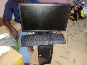 Desktop Computer Dell 4GB Intel Core i3 HDD+SSD 500GB
