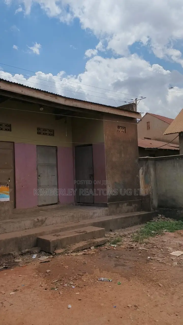 🔥🔥 14 Shops for Sale in Bombo Road, Kawempe! 🔥🔥