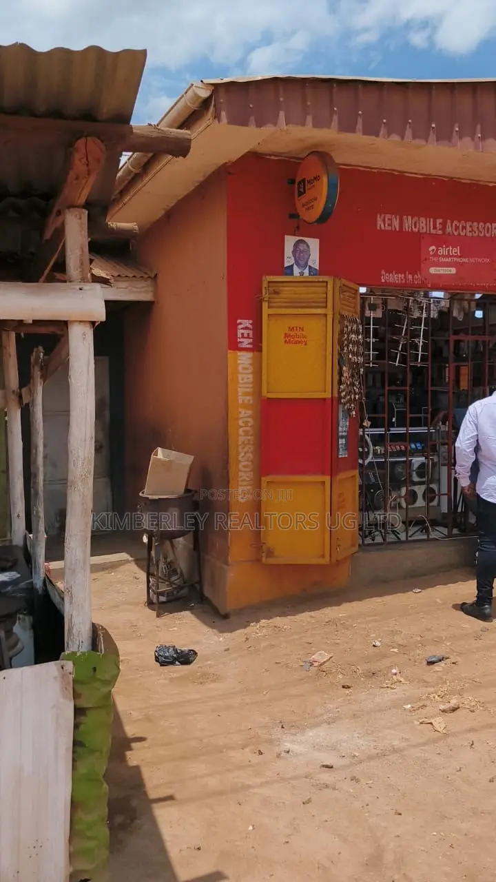 🔥🔥 14 Shops for Sale in Bombo Road, Kawempe! 🔥🔥