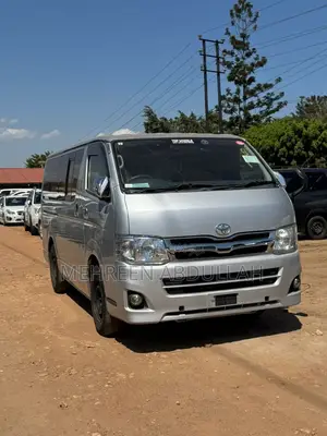 Toyota HiAce 2013 Silver