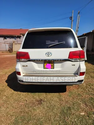 Toyota Land Cruiser 2016 White