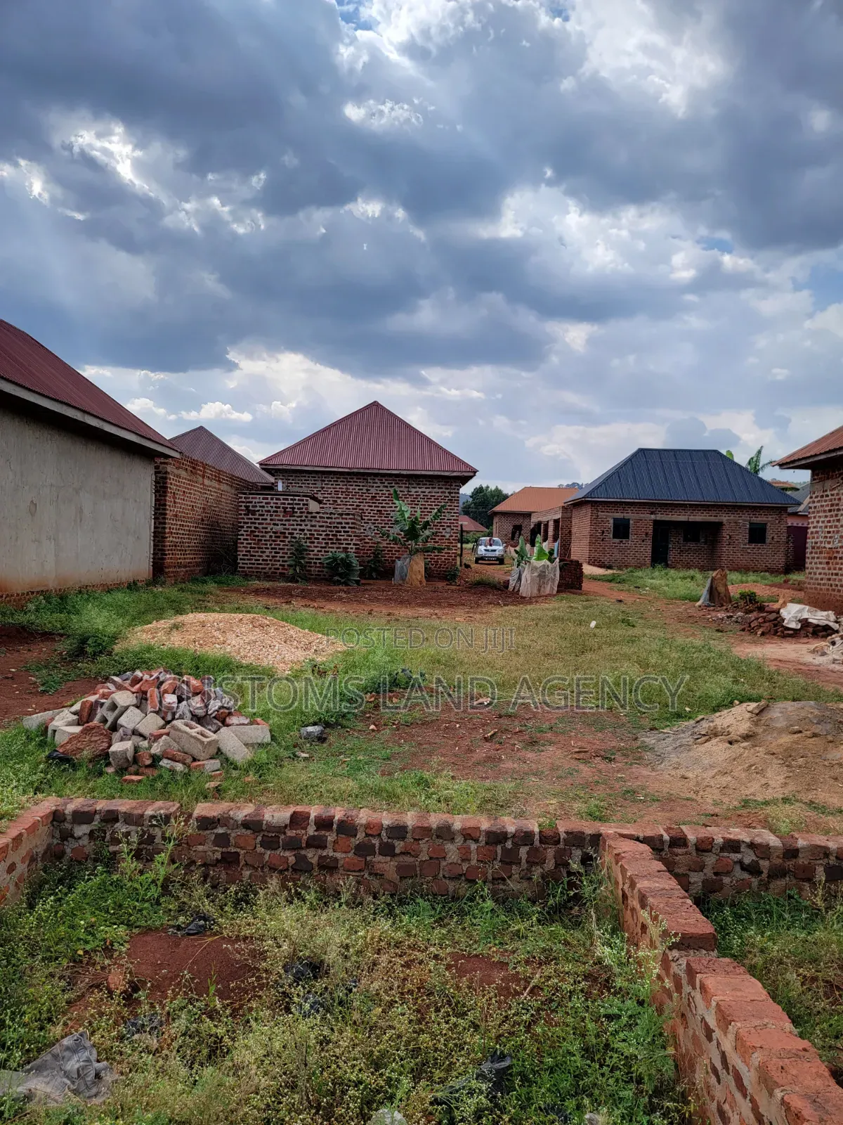 35ft by 35ft Wanyange Jinja City Plot on Quick Sale